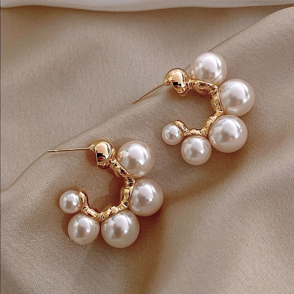 Faux Bold Hoop Pearl Earrings